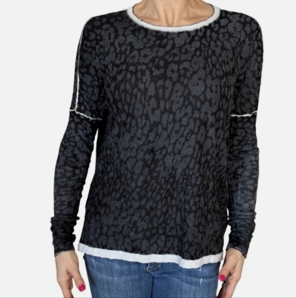 Kokun Black Grey and White Leopard Bamboo/Cashmere Long Sleeve top size M/L